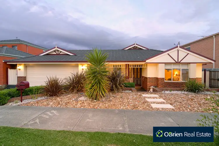 8 Broadland Way, Narre Warren South VIC 3805