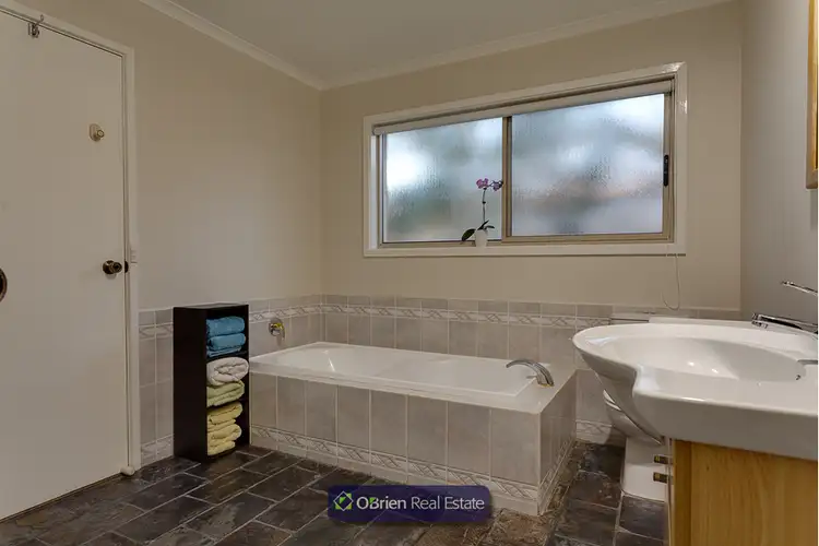 Fifth view of Homely house listing, 2 Whitestone Court, Endeavour Hills VIC 3802