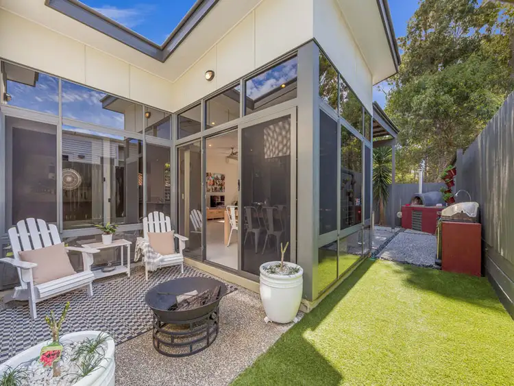 5 Lexey Crescent, Wakerley QLD 4154