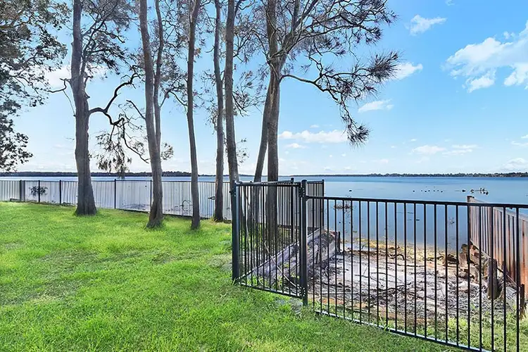 21 Malvina Parade, Gorokan NSW 2263