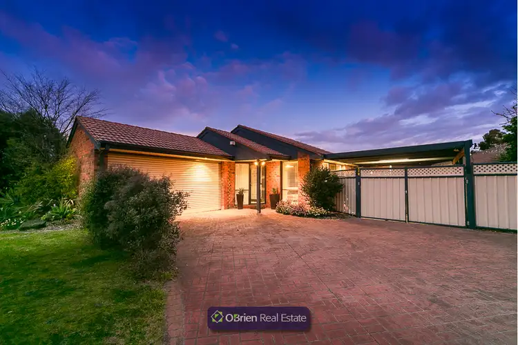 10 Waverley Park Drive, Cranbourne North VIC 3977