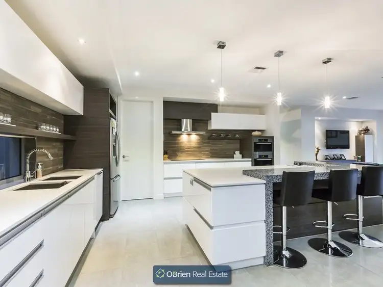 Second view of Homely house listing, 10 Oakview Boulevard, Narre Warren North VIC 3804