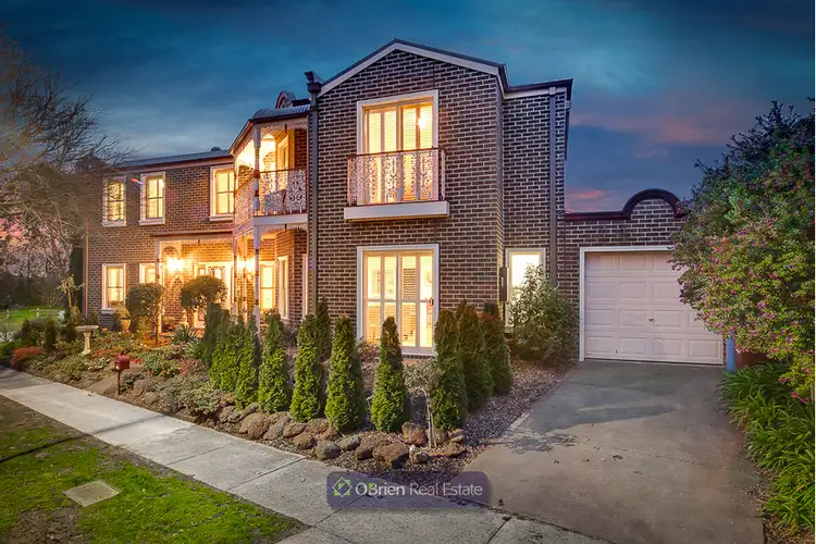 8 Wembley Drive, Berwick VIC 3806