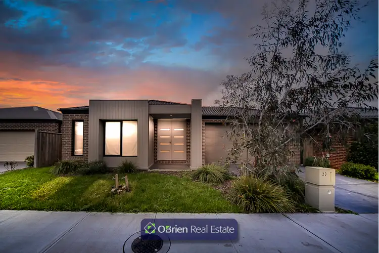 23 Mickleham Drive, Cranbourne North VIC 3977