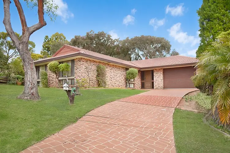 11 Hobart Place, Illawong NSW 2234