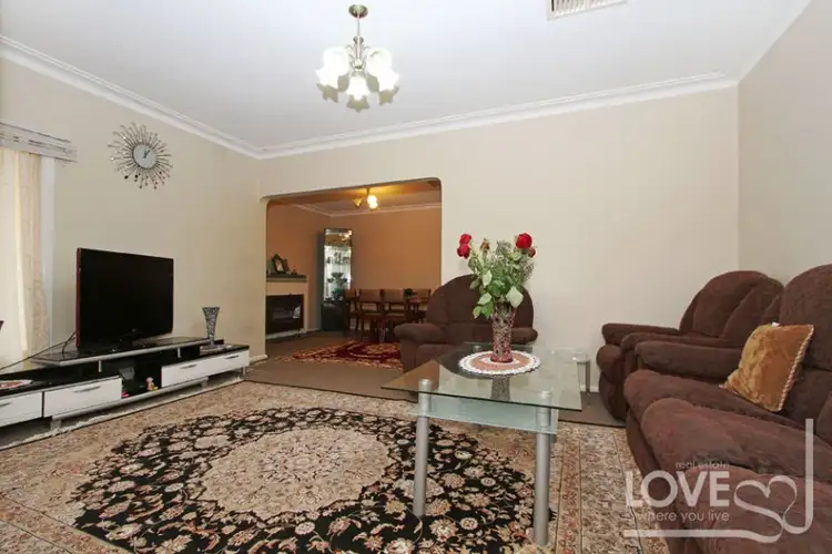 Second view of Homely house listing, 3 Kingsley Court, Thomastown VIC 3074