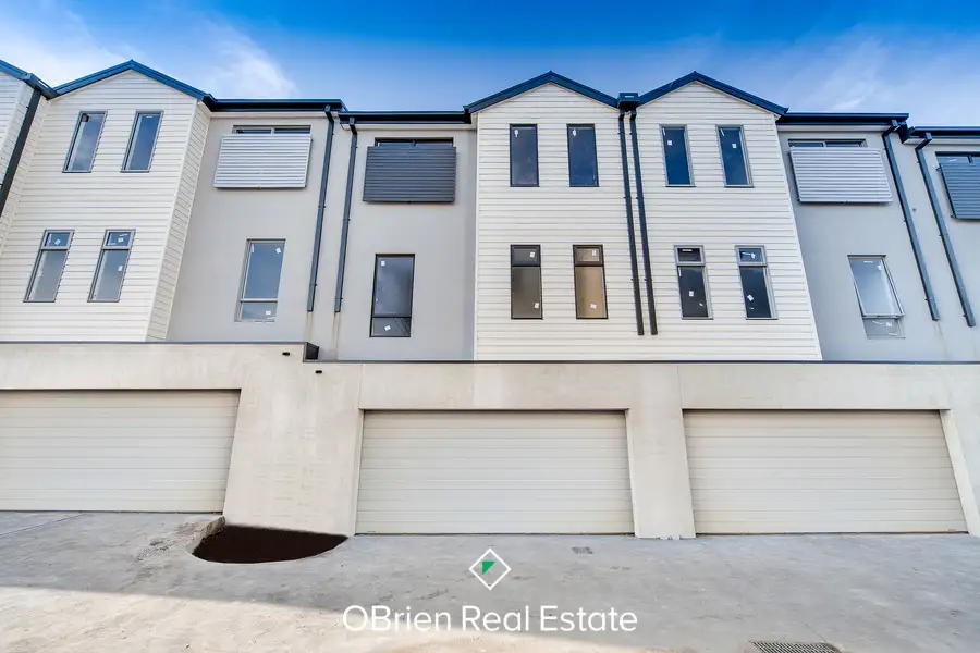 Main view of Homely townhouse listing, 13/10-20 Linden Tree Way, Cranbourne North VIC 3977