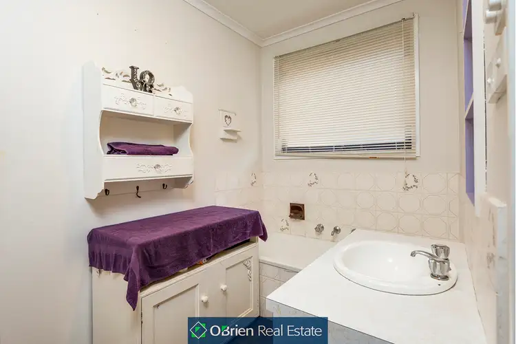 Sixth view of Homely house listing, 8 Sutherland Court, Endeavour Hills VIC 3802
