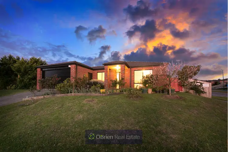 33 Alberton Drive, Cranbourne West VIC 3977