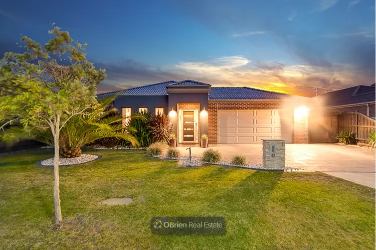 11 Middlesex Court, Cranbourne North VIC 3977