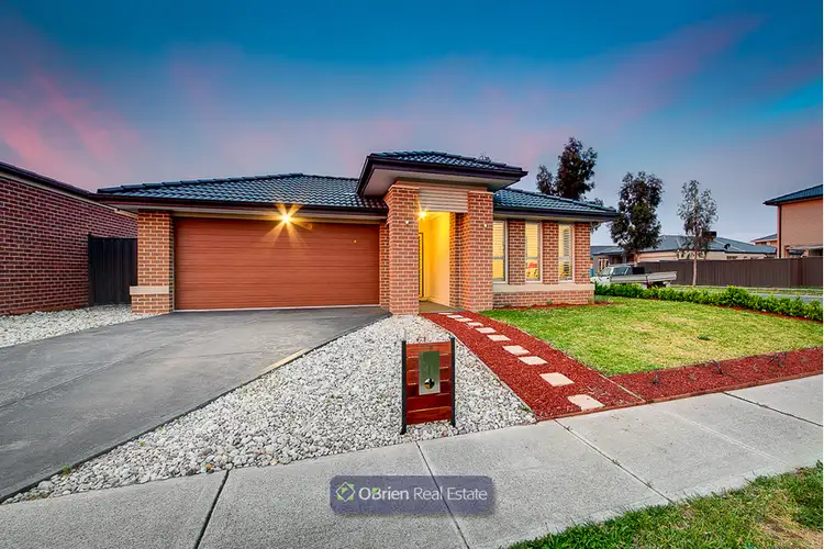 18 Buckthorn Drive, Cranbourne North VIC 3977