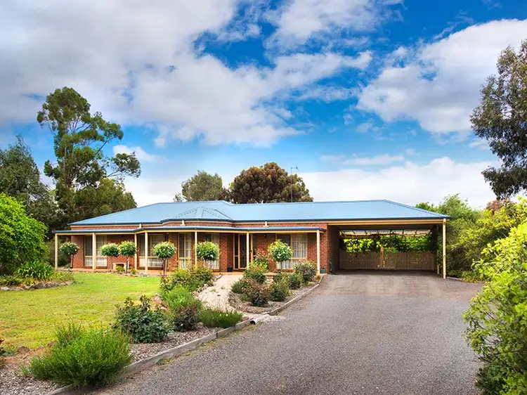 6 Racecourse Road, Newstead VIC 3462