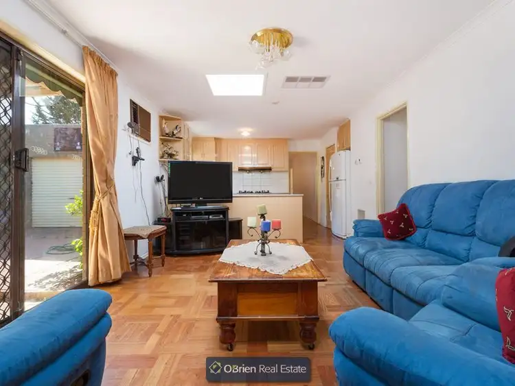 Fifth view of Homely house listing, 8 Cavendish Court, Endeavour Hills VIC 3802