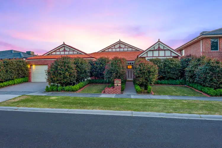 19 Hillgrove Crescent, Berwick VIC 3806