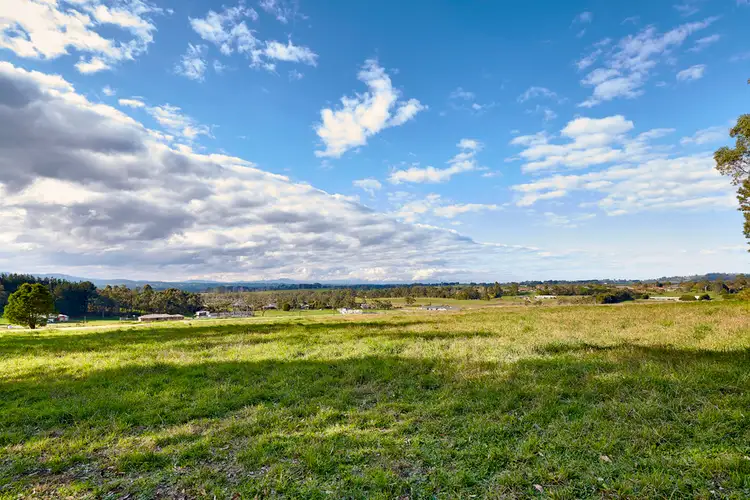 10 Amberly Drive, Drouin VIC 3818