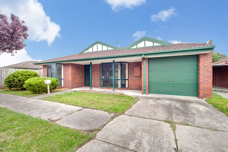 15a & 15b Collins Crescent, Berwick VIC 3806