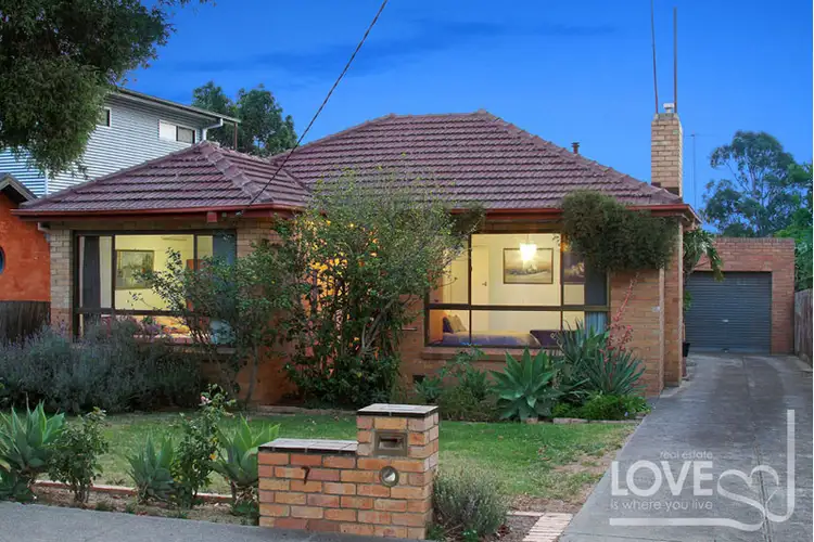 7 Mcfadzean Avenue, Reservoir VIC 3073