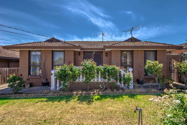 9 Meadowbank Drive, Sunshine North VIC 3020