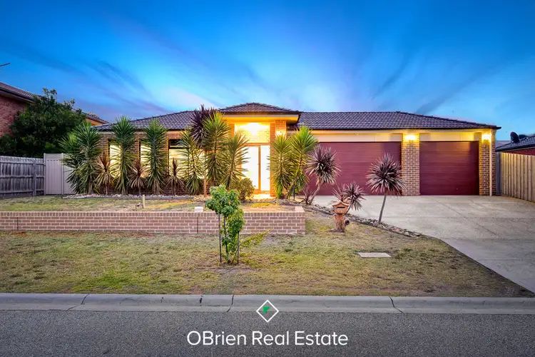 22 Dunferline Crescent, Cranbourne VIC 3977