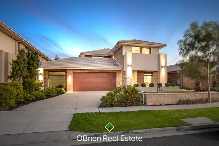 12 Holsteiner Terrace, Clyde North VIC 3978