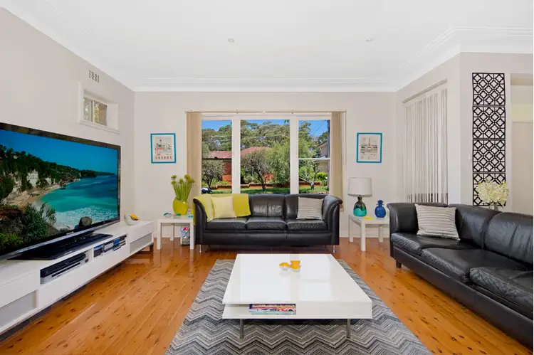 9 Mundakal Avenue, Kirrawee NSW 2232