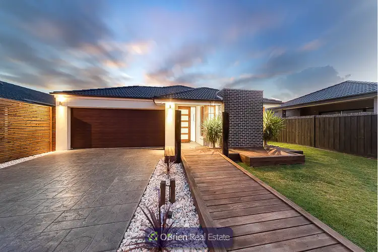 37 Chantenay Parade, Cranbourne North VIC 3977