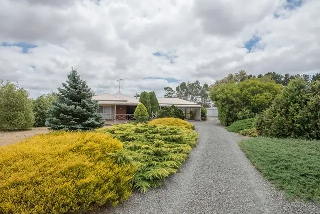 10 Berry Street, Ballan VIC 3342