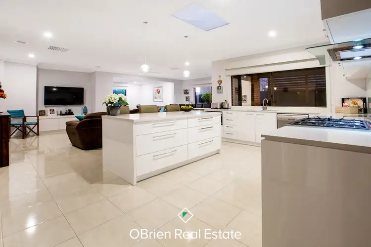 Second view of Homely house listing, 7 Willard Court, Berwick VIC 3806