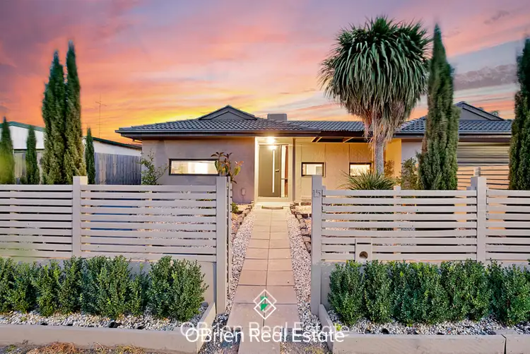 15 Andrea Crescent, Cranbourne North VIC 3977