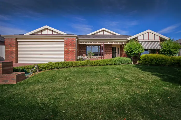 4 Manor Court, Cranbourne East VIC 3977