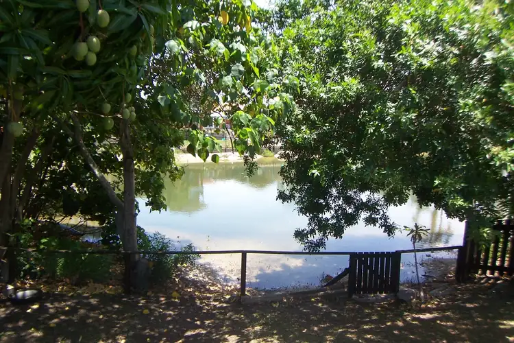 2 Costa Court, Broadbeach Waters QLD 4218