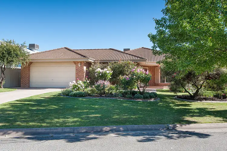 15 Bowyer Place, Albury NSW 2640