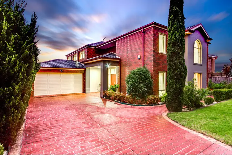 33 St Ives Drive, Narre Warren South VIC 3805