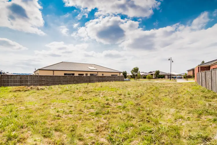 63 Mountainview Boulevard, Cranbourne North VIC 3977
