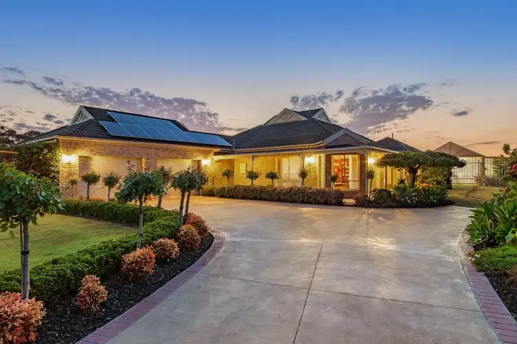 9 The Grove, Hampton Park VIC 3976