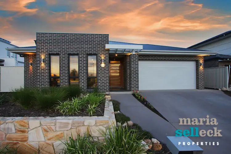 16 Cazneaux Crescent, Weston ACT 2611
