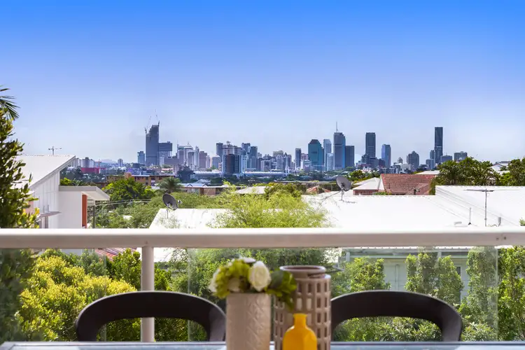 1/52 Chatsworth Road, Greenslopes QLD 4120