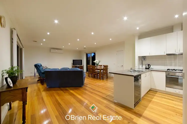 2/28 Lochiel Avenue, Edithvale VIC 3196