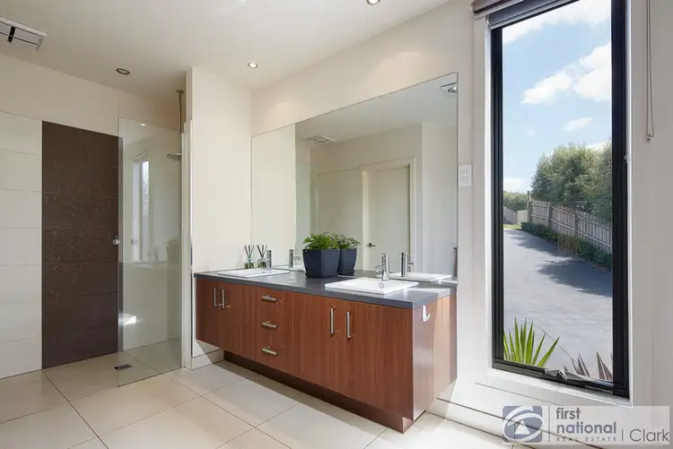 Sixth view of Homely house listing, 2 Chester Court, Drouin VIC 3818