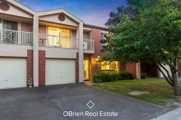 22/12 Grant Close, Berwick VIC 3806