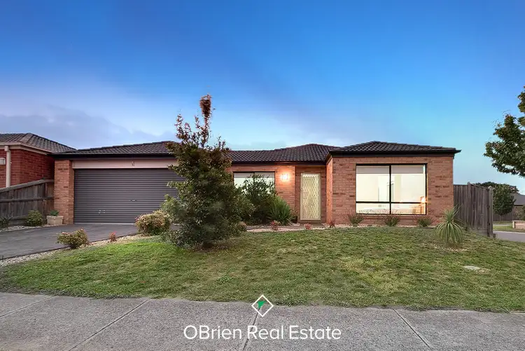 1 Westmoreland Avenue, Cranbourne North VIC 3977