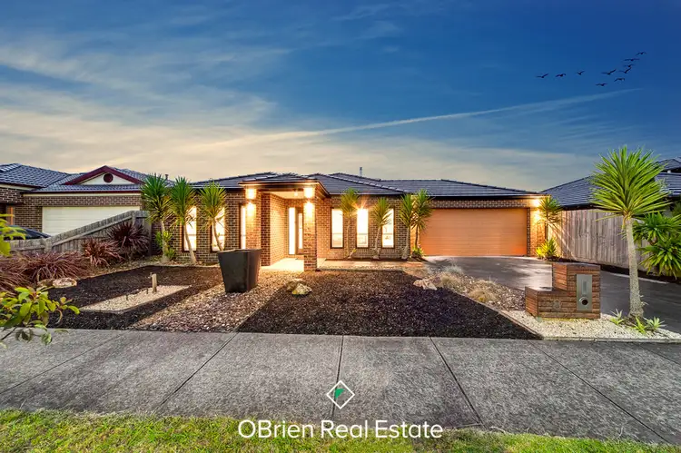 8 St Mellion Court, Cranbourne VIC 3977