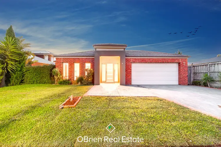 11 Newton Drive, Cranbourne North VIC 3977