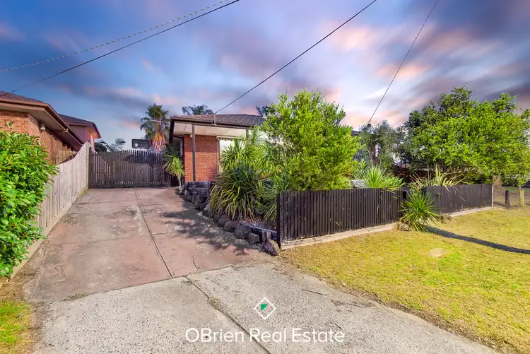 32 Dorchester Crescent, Carrum Downs VIC 3201