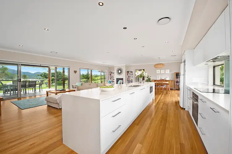 8 Vaucluse Court, Samford Valley QLD 4520