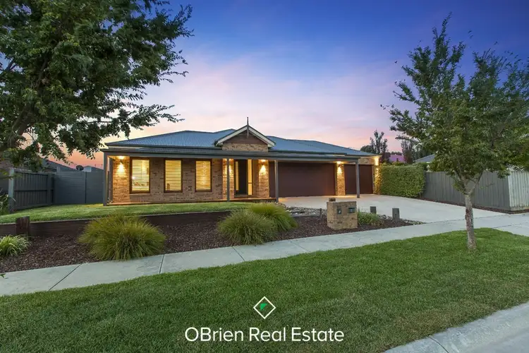 4 Fanfare Close, Berwick VIC 3806