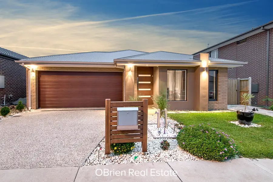 Main view of Homely house listing, 32 Elmsford Crescent, Cranbourne West VIC 3977