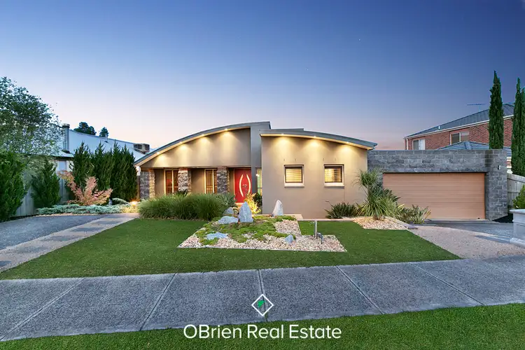 18 Bryn Mawr Boulevard, Berwick VIC 3806