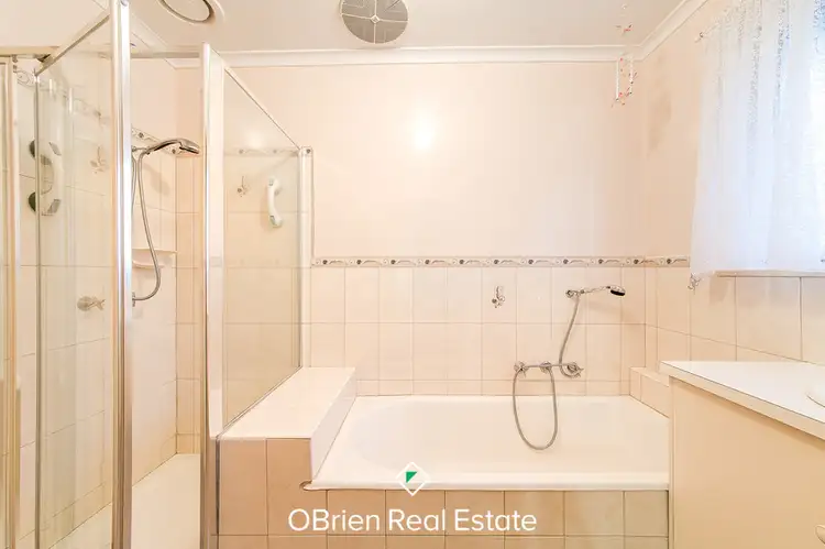 Fifth view of Homely house listing, 4 Puffin Court, Endeavour Hills VIC 3802