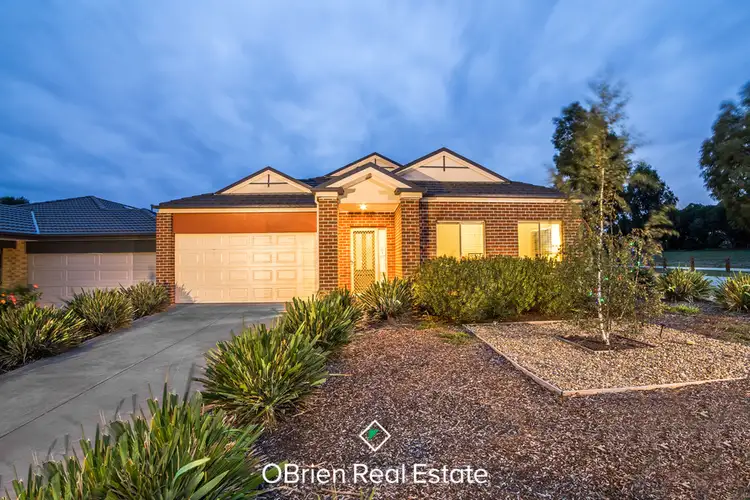15 Sagan Drive, Cranbourne North VIC 3977
